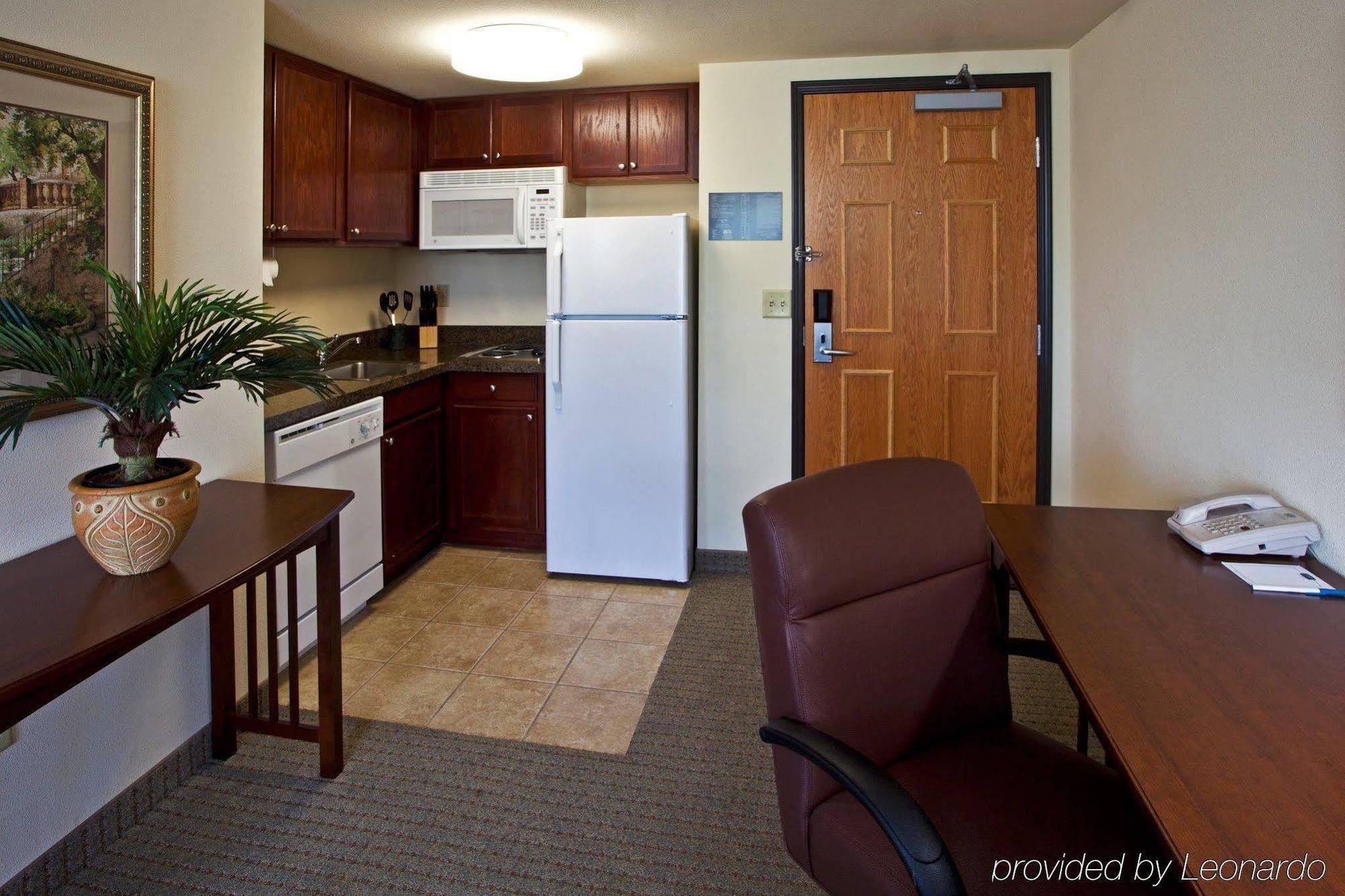 Mango Staybridge Suites Tampa East- Brandon By Ihg חדר תמונה